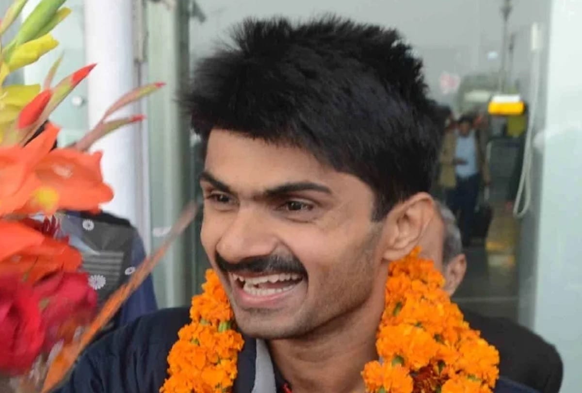 Tokyo Paralympics update Suhas LY wins Silver PM Modi talks to him over phone