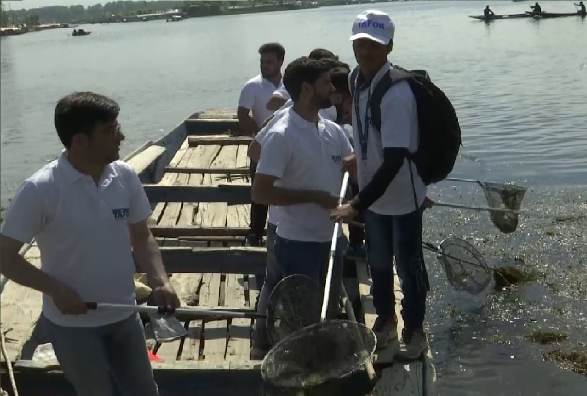 Travel Agents Federation of Kashmir organises cleanliness drive in Srinagar Dal Lake