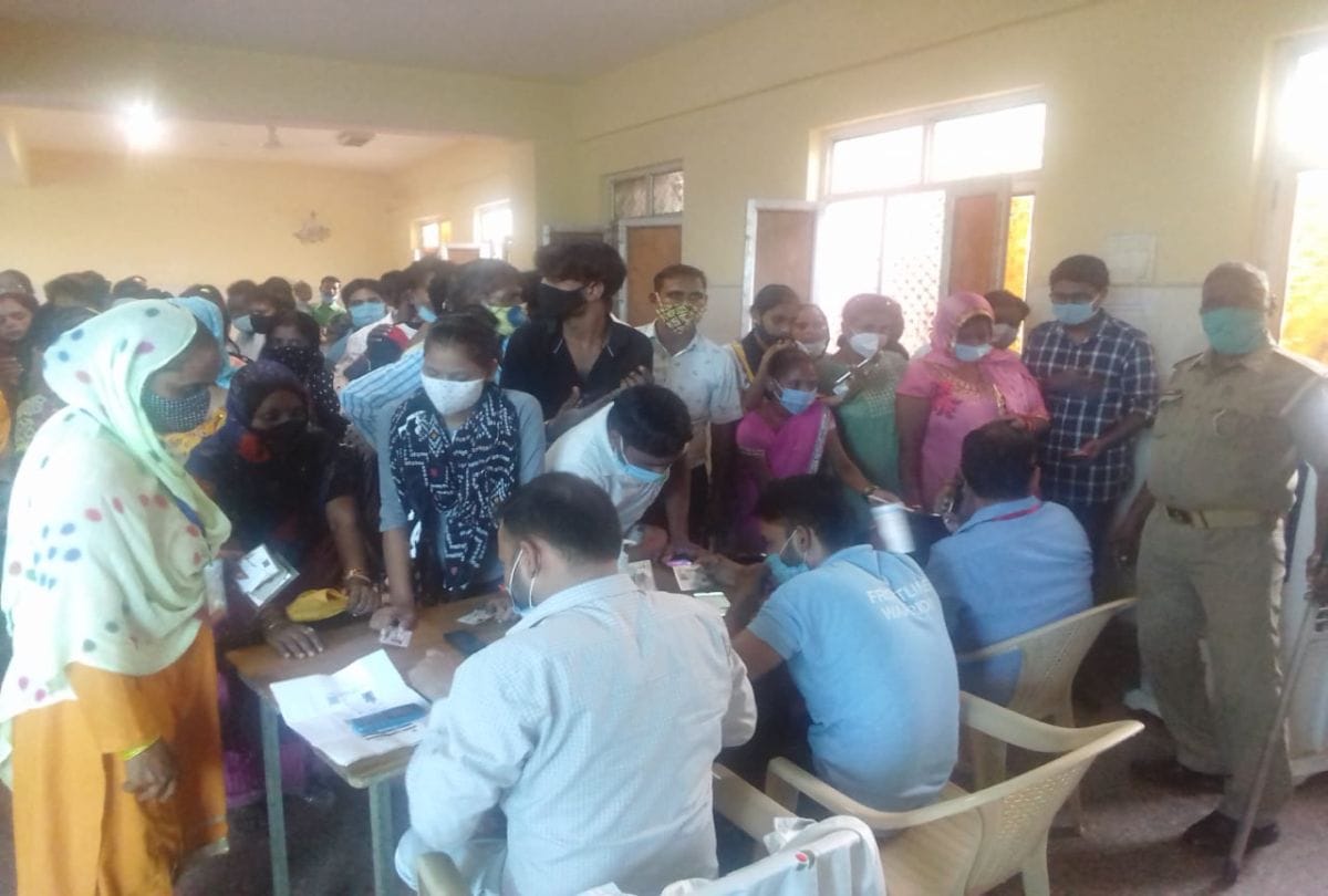 Agra Covid 19 Vaccination Drive News: Covid-19 Vaccination Drive Today In Agra City And Rural Area On Booth Go With Aadhar Card