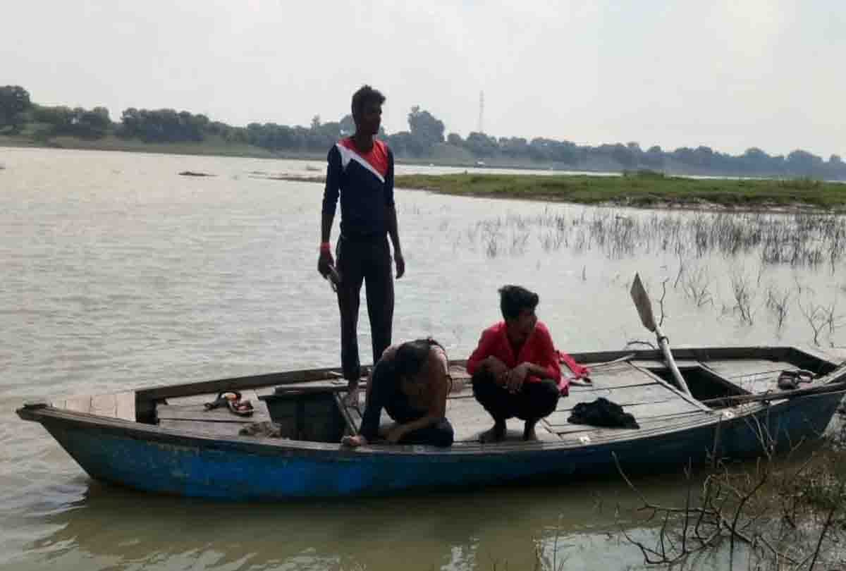 Hamirpur: Girl jumps in Betwa river