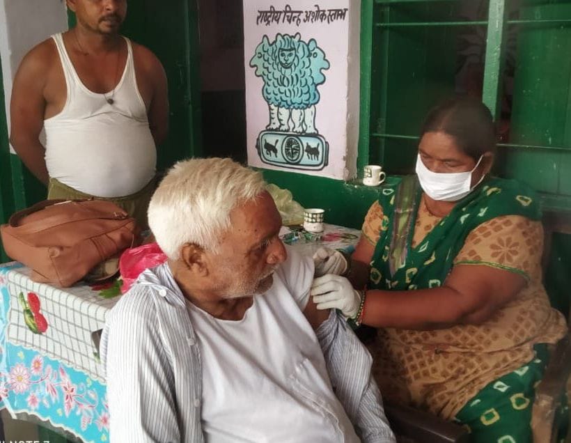 Uproar over vaccinating acquaintances first