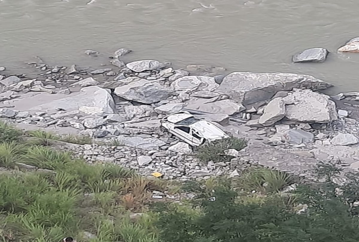 car accident in kinnaur himachal, Junior Engineer died, woman injured