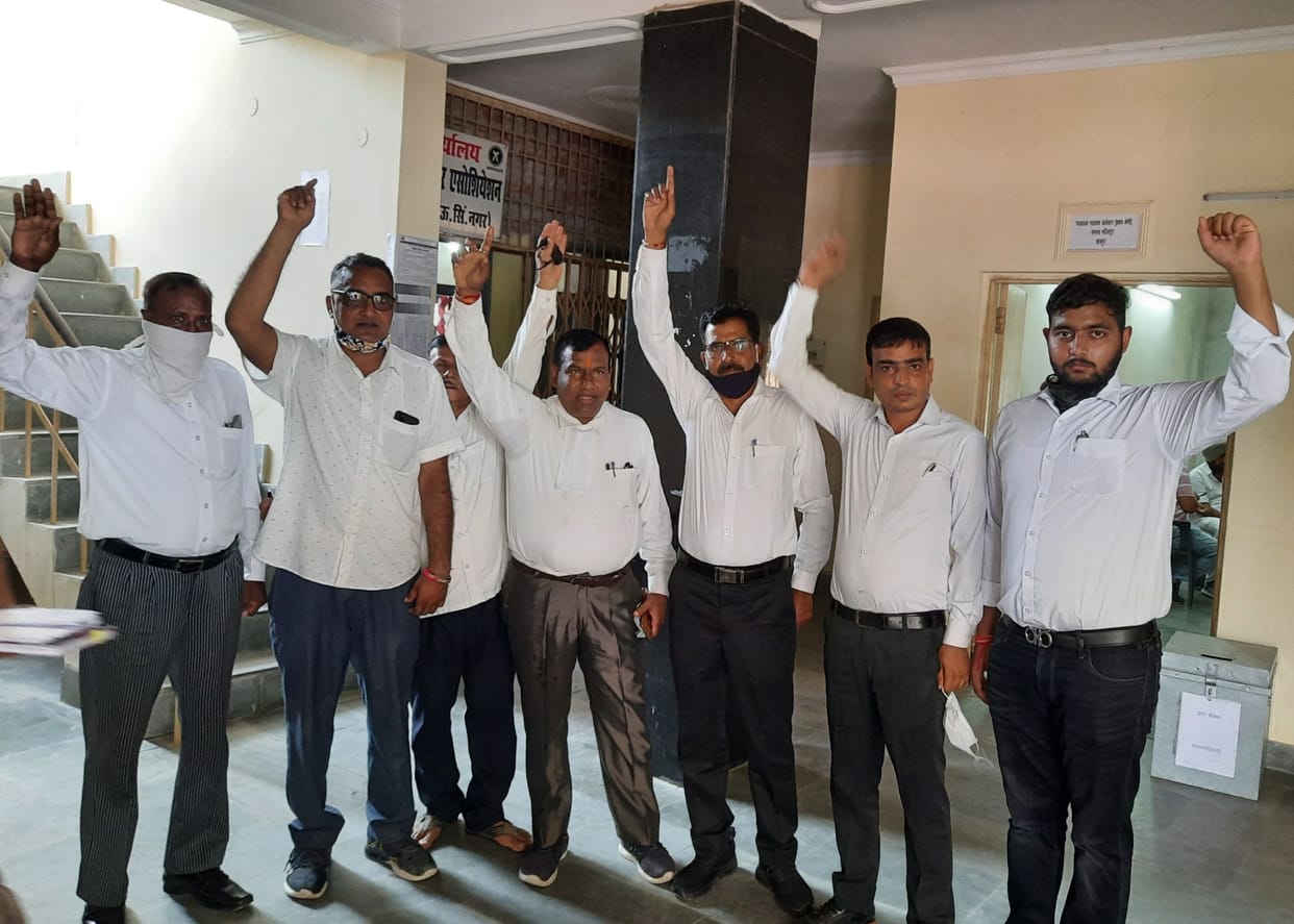 Lawers protested against SDM.