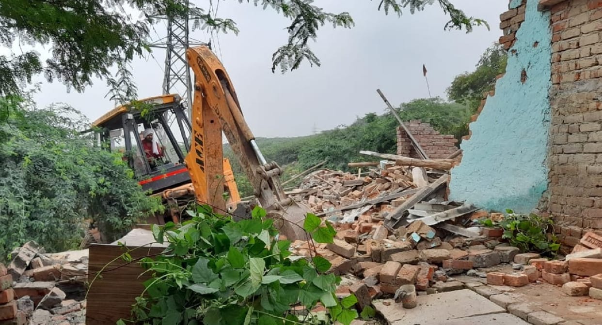 Demolition of illegal constructions on Pali Road in Faridabad