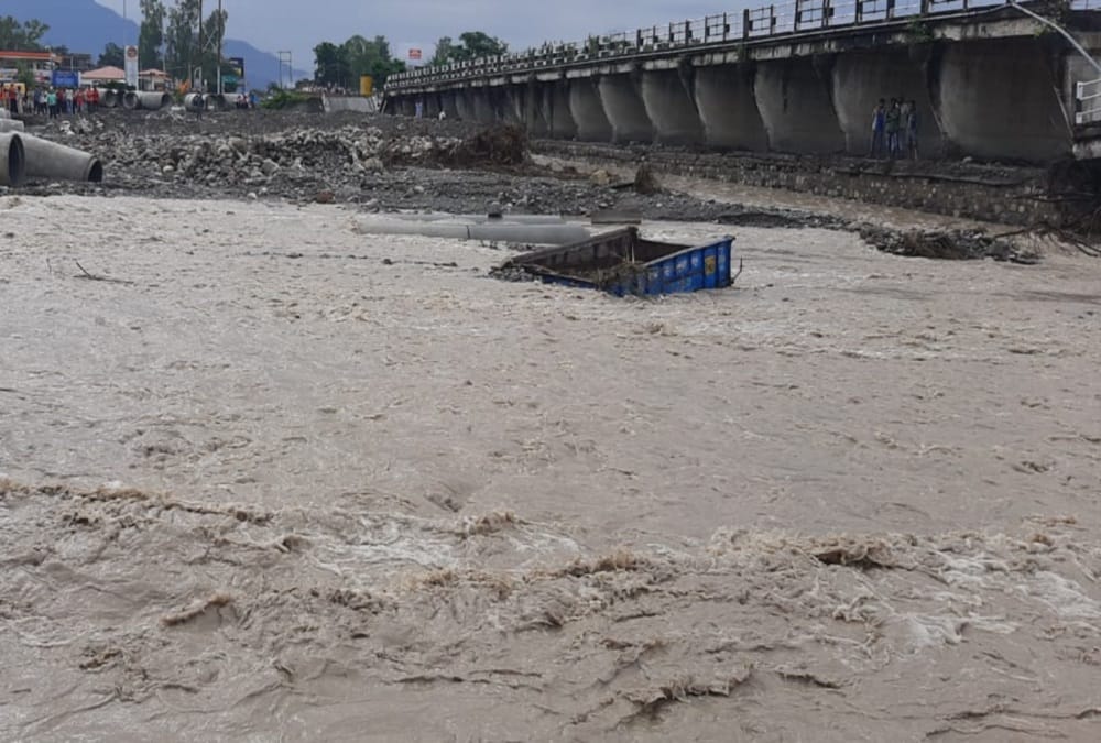 Rishikesh-Dehradun Highway: 300 Meters Alternate Route on Jakhan river Destroy after Heavy Rainfall Photos
