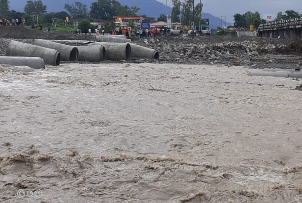 Rishikesh-Dehradun Highway: 300 Meters Alternate Route on Jakhan river Destroy after Heavy Rainfall Photos