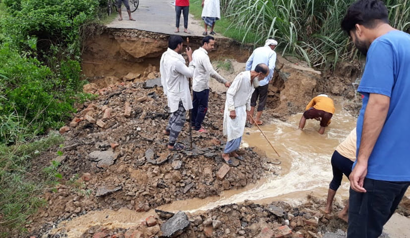 25 meters of Manki-Talheri Khurd road got cracked in the rain