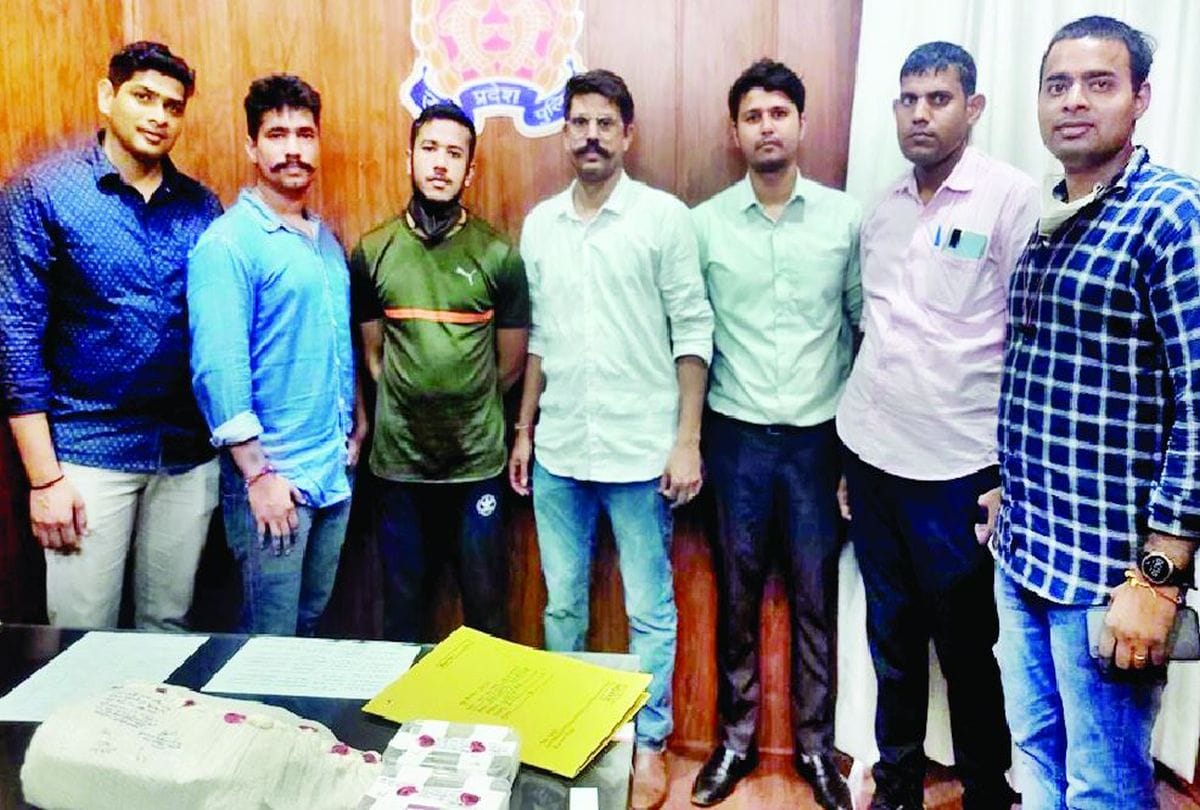 Cyber Crime With Agra Bullion Businessman Fraud Of Ten Lakh Rupees