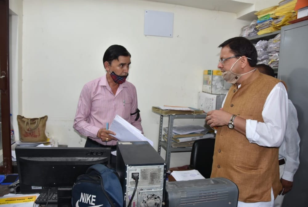 Dehradun News: CM Pushkar singh dhami Done Surprise Inspection in Nagar Nigam