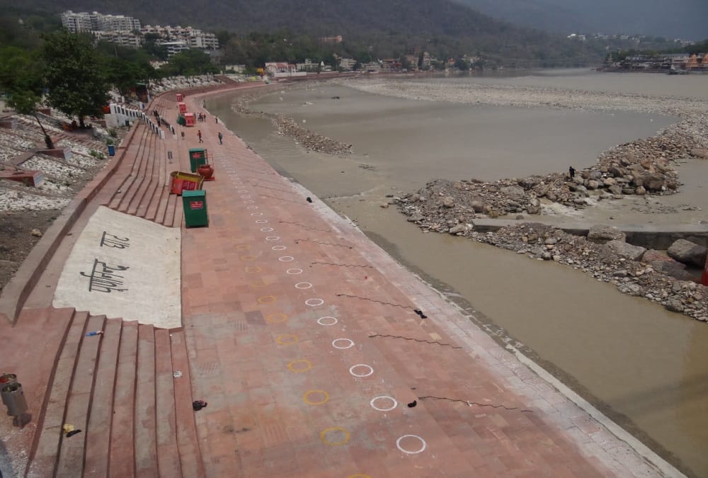Rishikesh News: No security Arrangements on Ganga ghats For Tourist photos