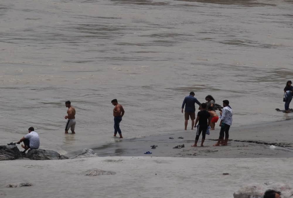 Rishikesh News: Three friends drowned into ganga river during Birthday party photos