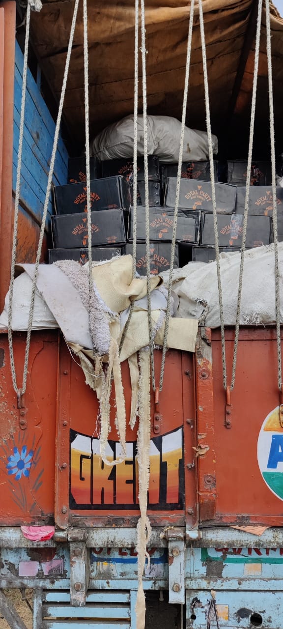 Police caught liquor worth Rs 35 lakh on the highway