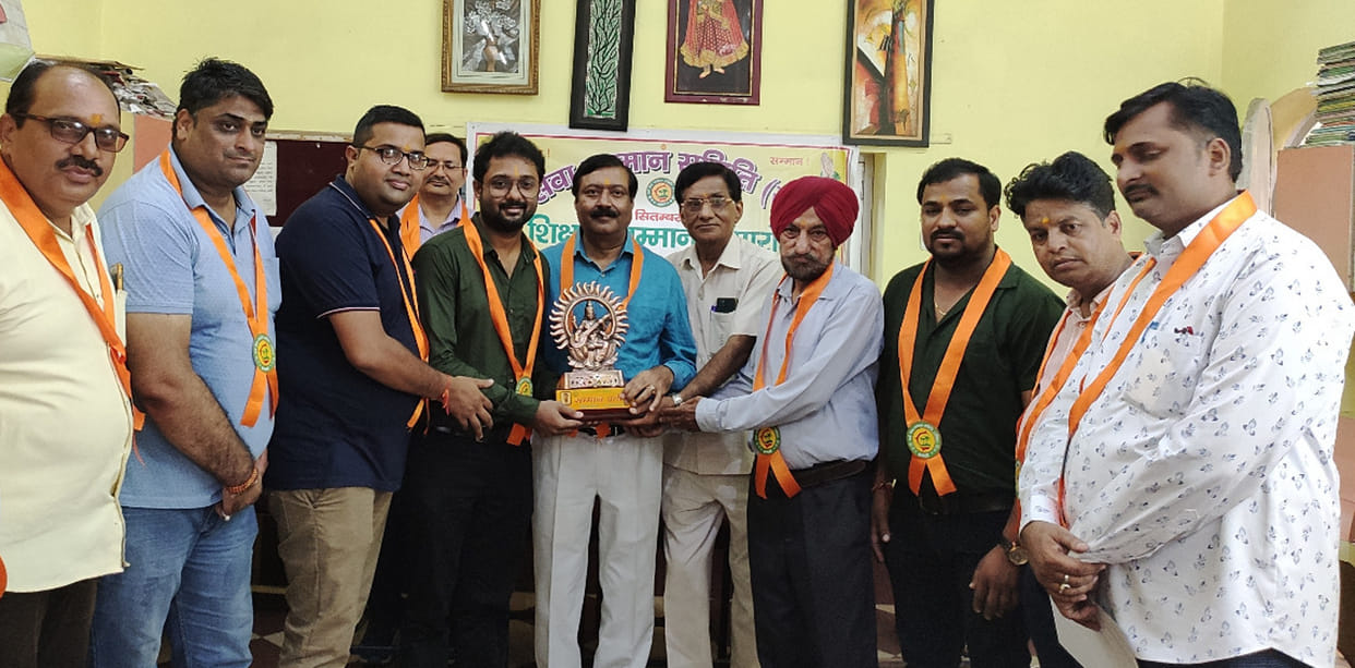 Sarva Seva Samman Samiti honored the teachers