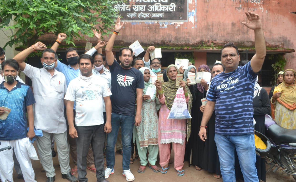 People demonstrated at the food supply office