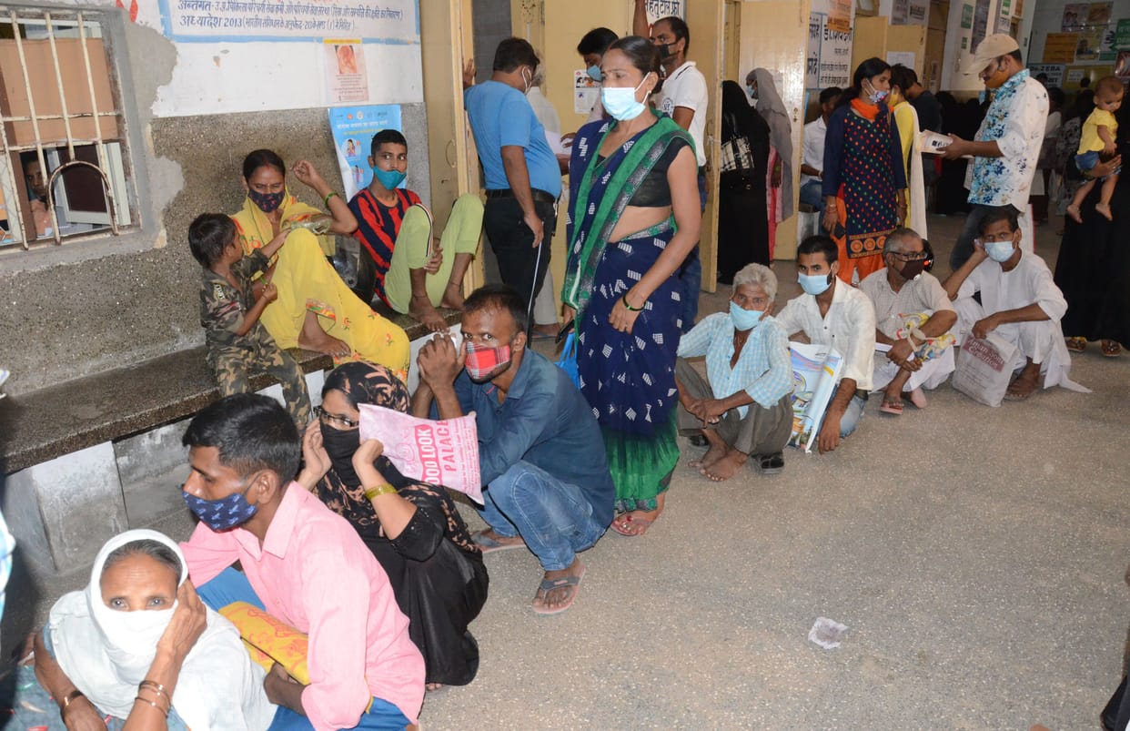 Dengue's knock: Outbreak of fever increased, the queue of patients in the district hospital reached outside the OPD