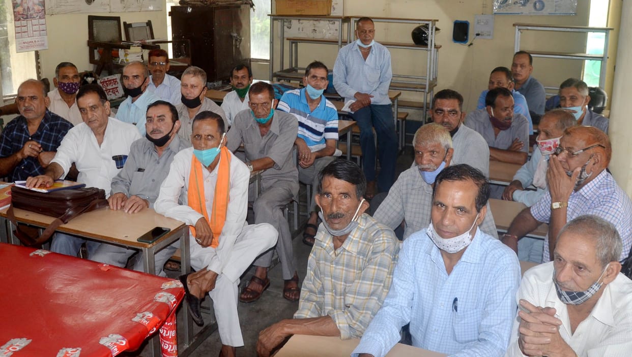Financial benefits of 250 crores of retired transport workers hanged
