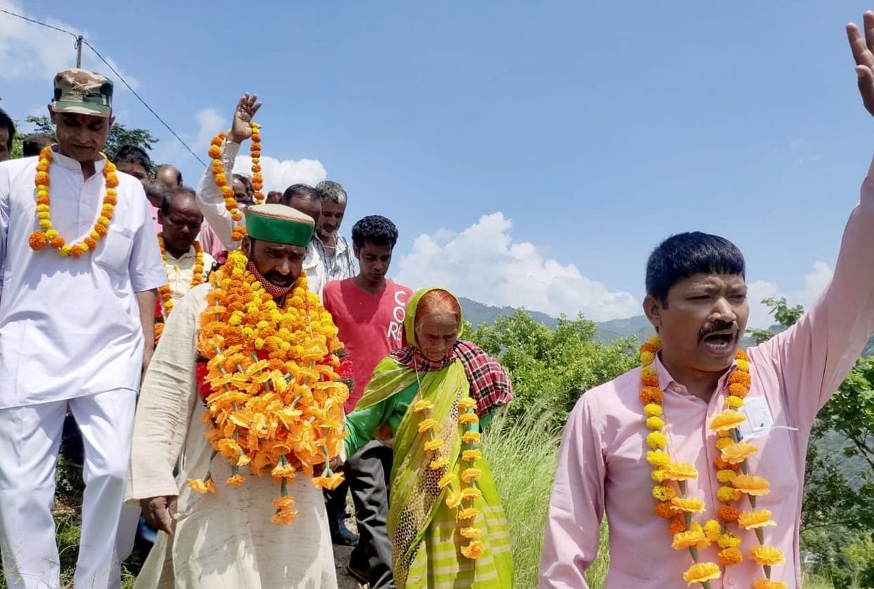villagers protest in shrinagar