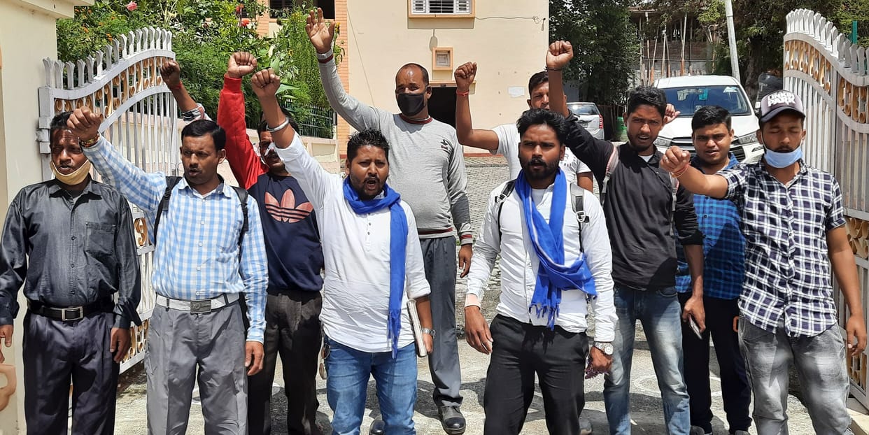Troubled by the scarcity of drinking water, the youth of Sunasera village demonstrated