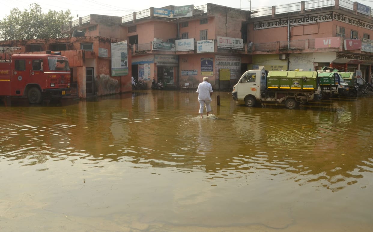 Shops opened after five days, city ??councilgot fogging done in the market