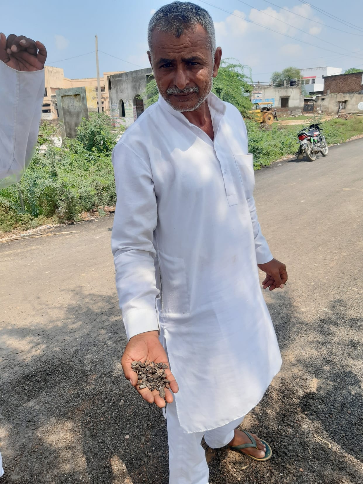 Broken in 15 days, the road of minister JP Dalal's village built in 35 years