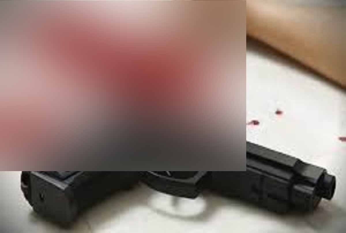 Shot in the leg of an employee posted in MLA Surendra Maithani office