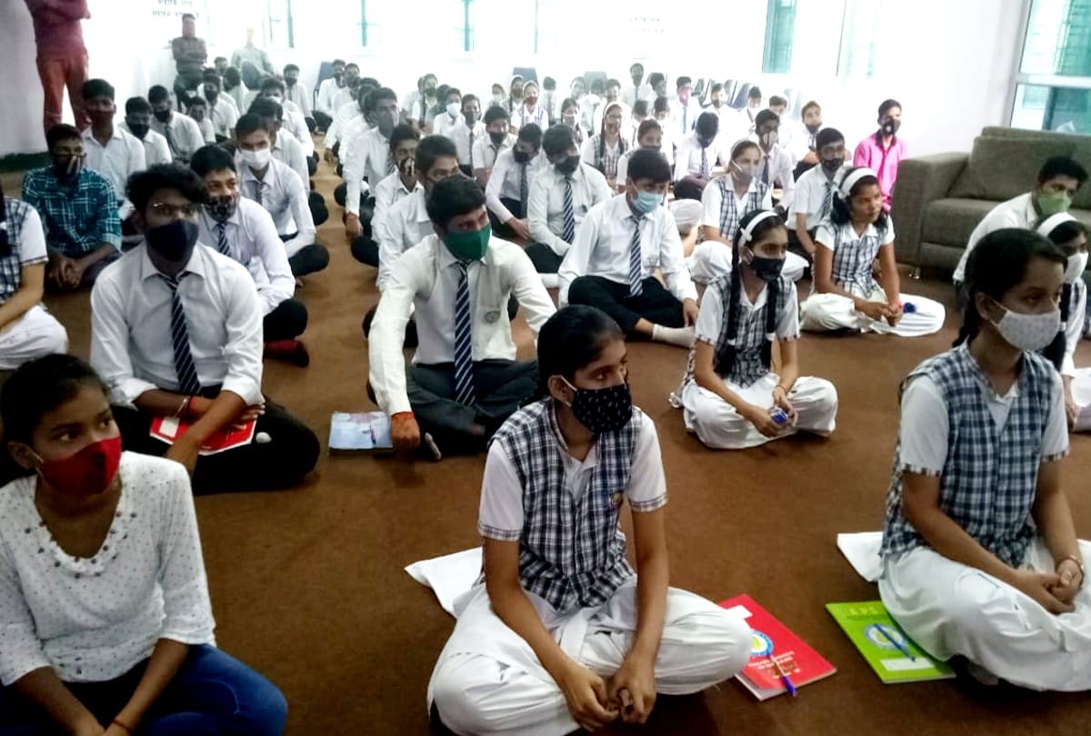 hindi hain hum amar ujala held hindi pathshala in agra public school