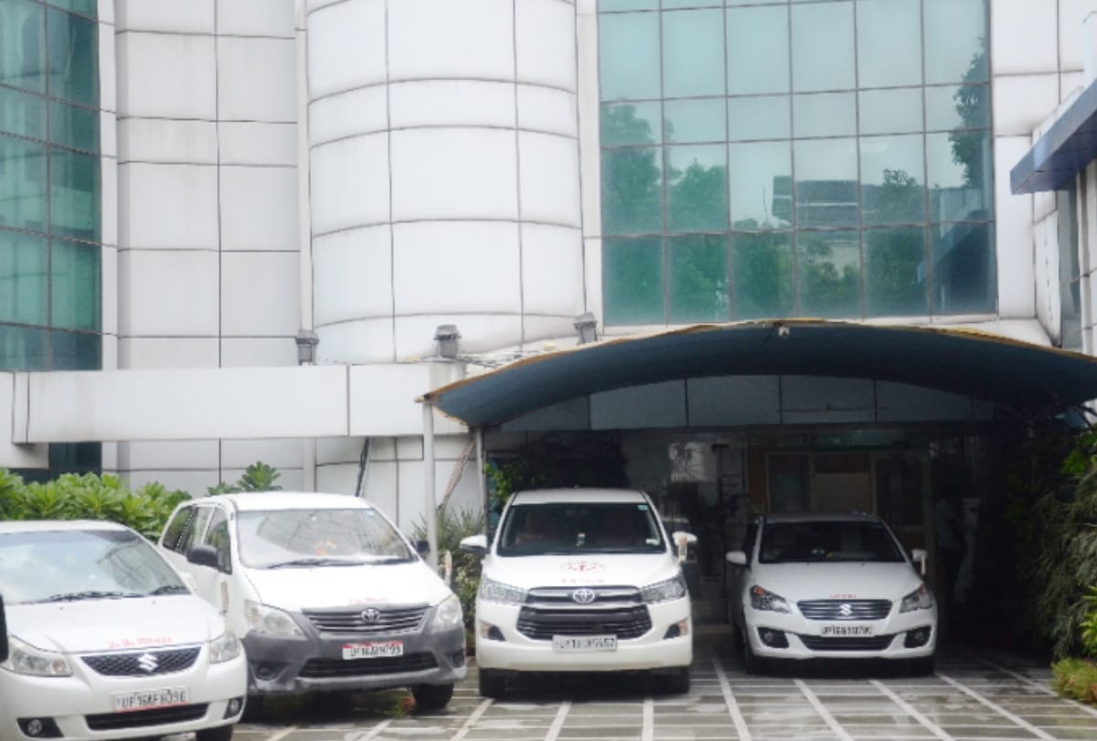 supertech emrald case sit probe second day team reach noida authority office