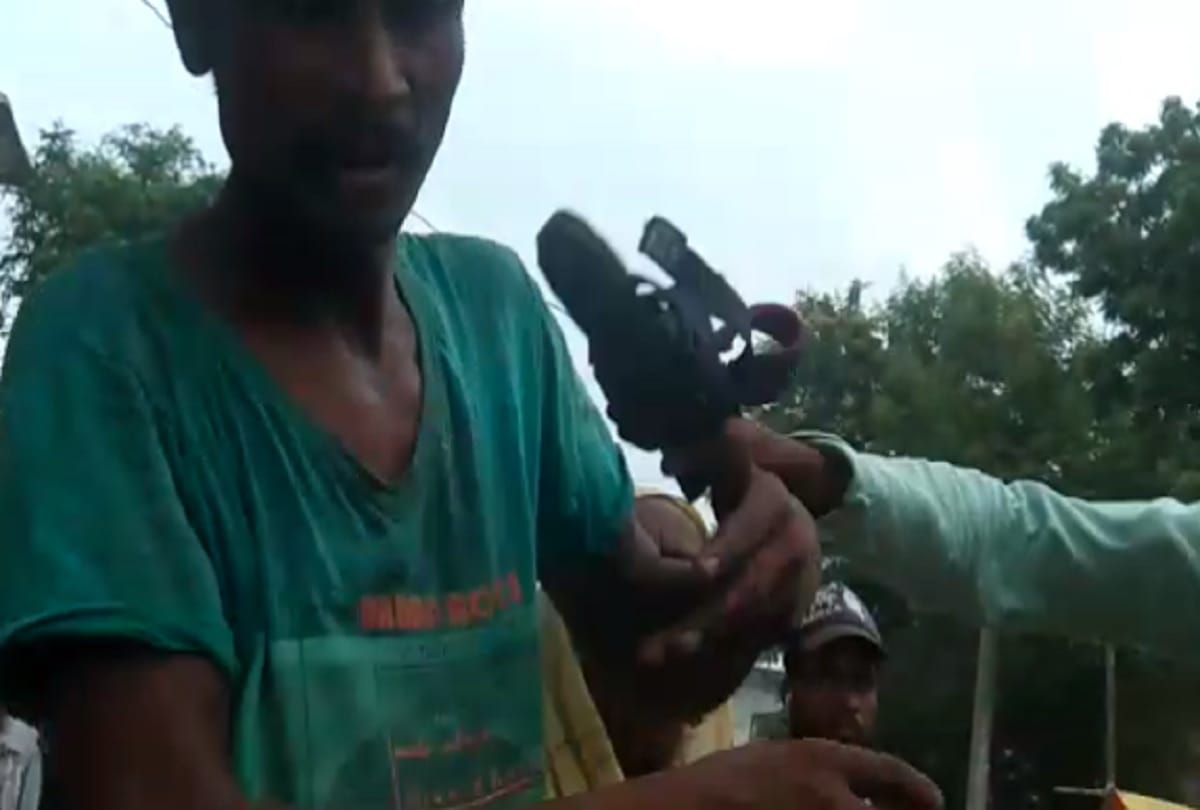 Video of a Chappal Girl in Raebareilly goes viral after Lucknow Thappad girl case 