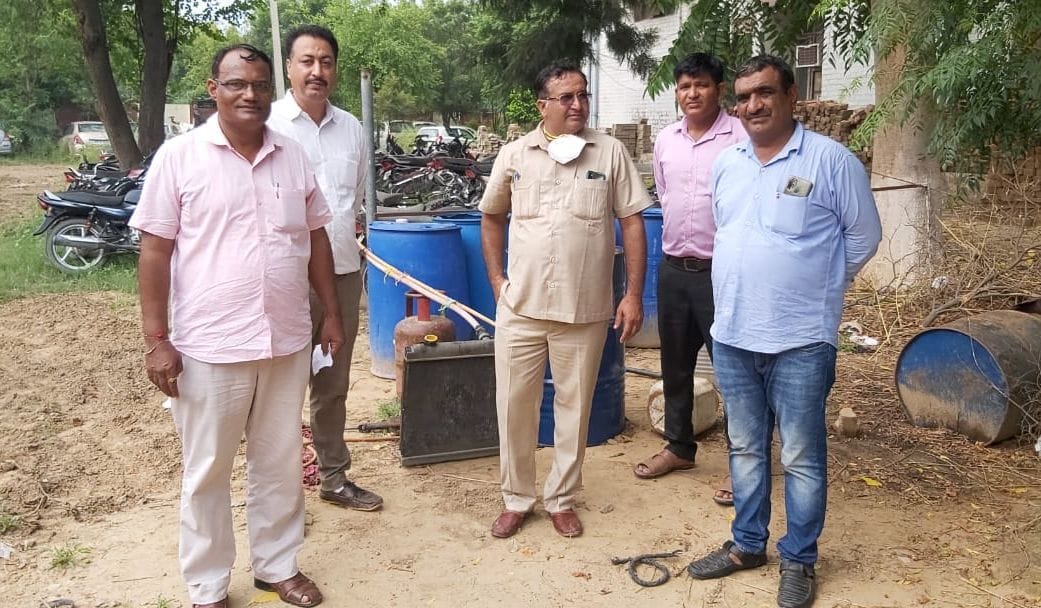There was a liquor furnace in a house in Bhirdana, CM Flying raided with the police