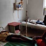 जिला अस्पताल में भर्ती बुखार से पीड़ित मरीज