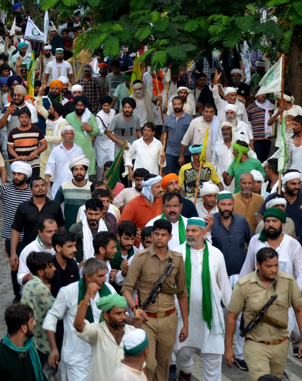 The talks failed if the farmers adamant on the demand to suspend the SDM who ordered the lathi charge.