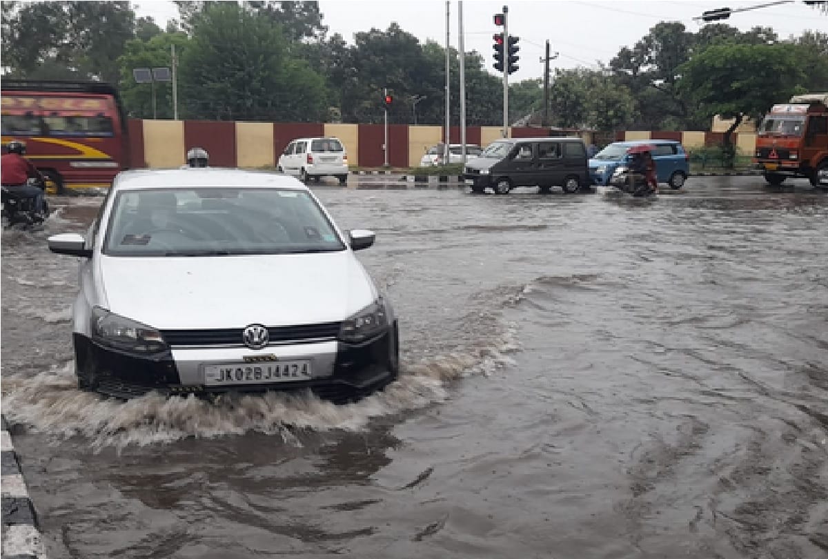 Jammu-Kashmir: Due to incessant rains, water in the roads and streets, the weather will be disturbed till September 11