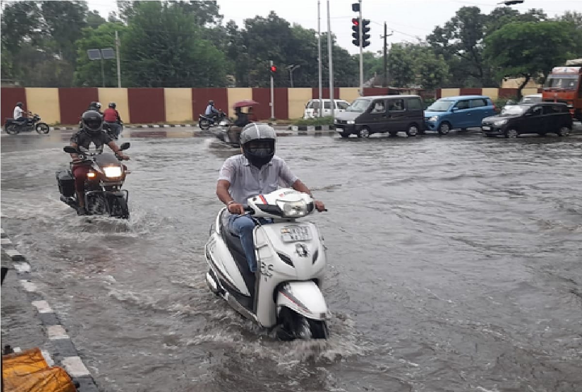 Jammu-Kashmir: Due to incessant rains, water in the roads and streets, the weather will be disturbed till September 11