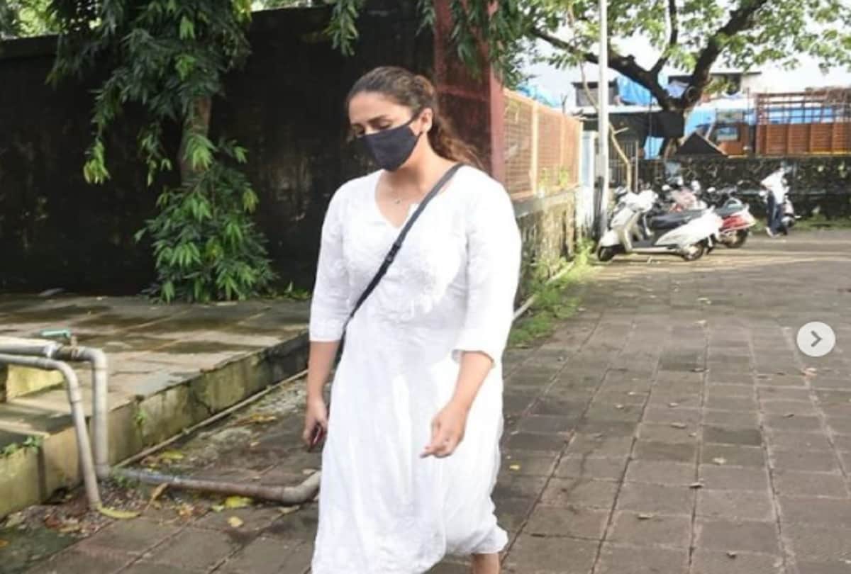 Akshay Kumar attends Aanand L Rai mother last rites after his mother Aruna Bhatia funeral