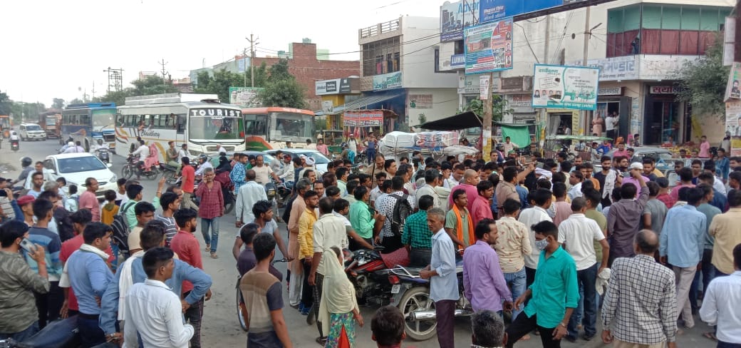 People were agitated over the non-arrest of the accused of the accident, jammed by keeping the dead body on the road