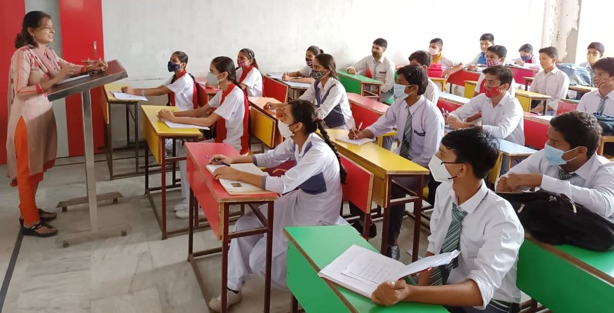 Girls spoke, Hindi is our official language, this is our identity