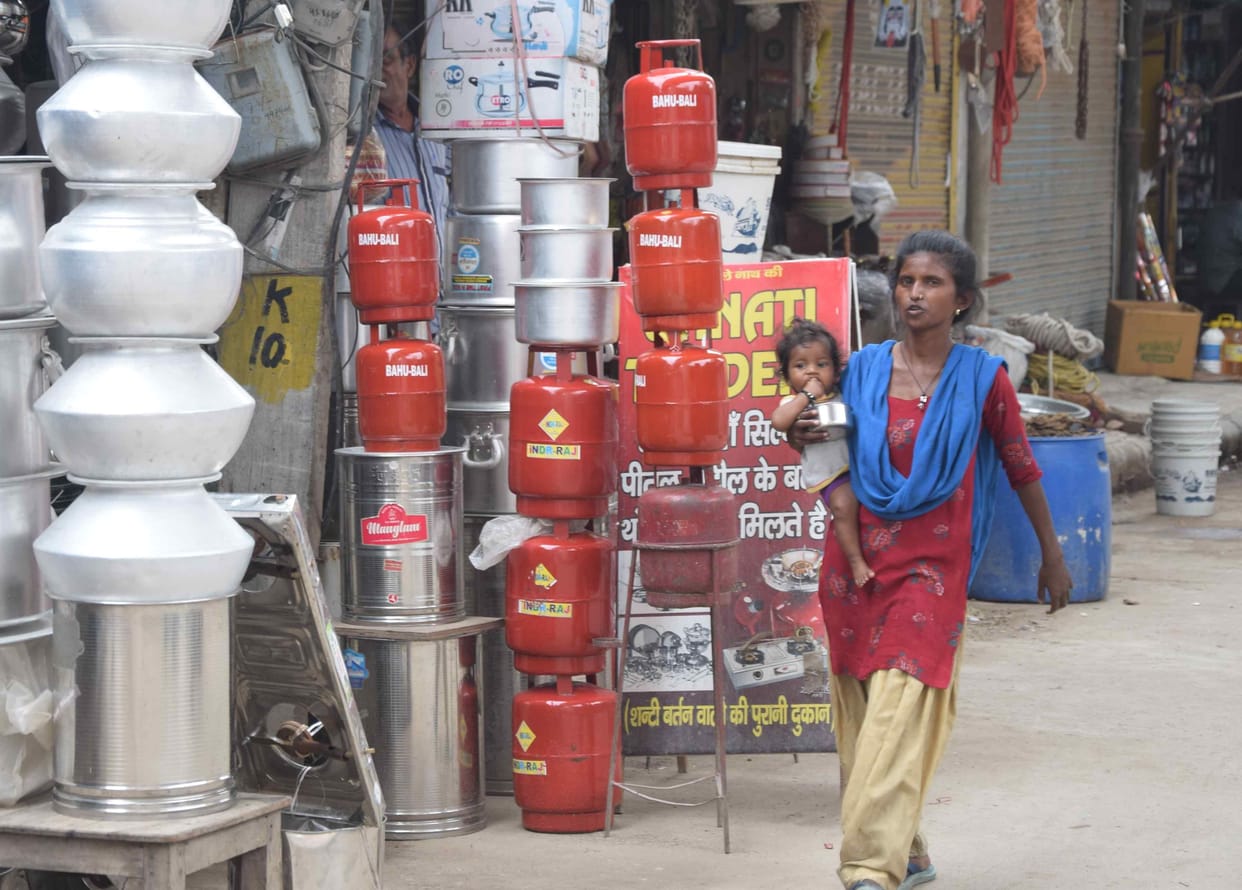 5 kg LPG cylinders being filled illegally at more than 54 places
