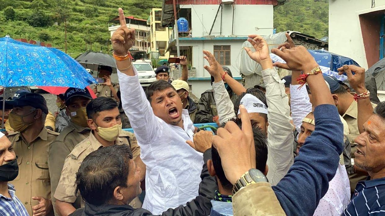 Police stopped AAP workers going to Badrinath
