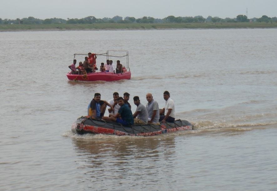 mirzapur boat accident 14 people were in  boat six including three children are still missing CM Yogi adityanath took cognizance of accident