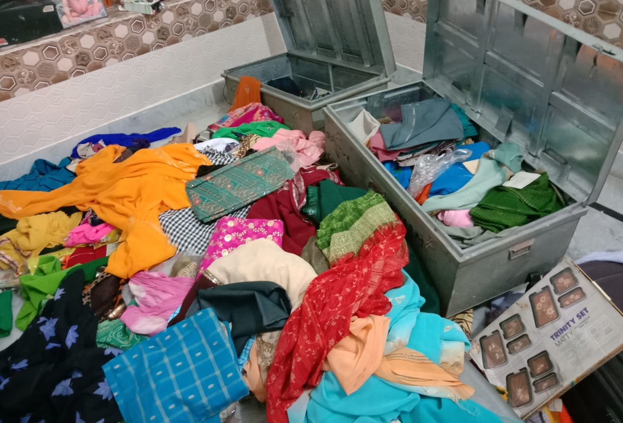 Cash and jewelery stolen from three houses in Gandhi Nagar Colony