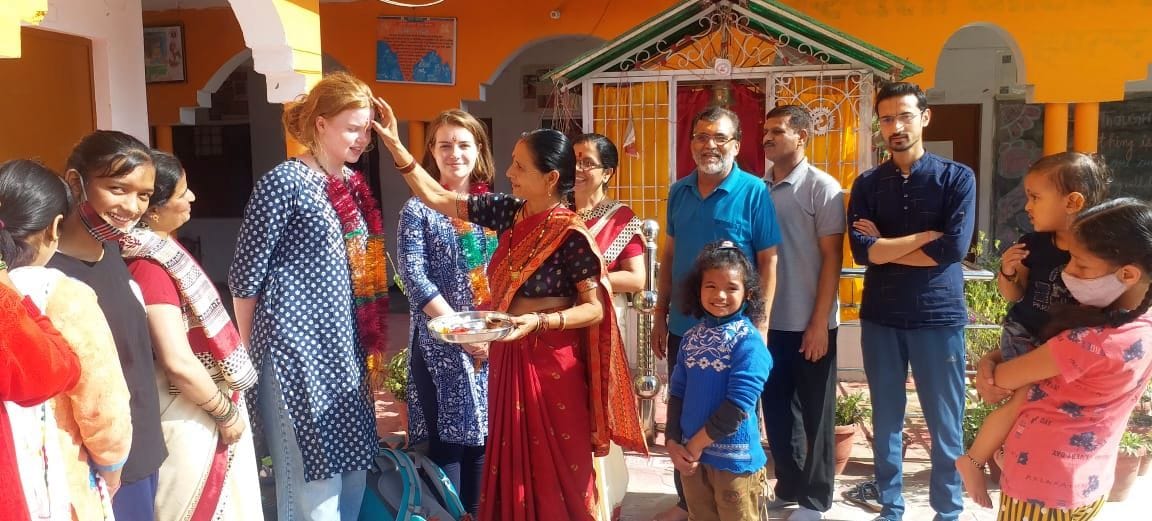 teachers from london will teach in desi school