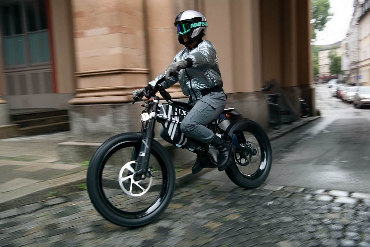bmw motorrad unveils bmw i vision amby electric bicycle claims range of 300 km electric motorcycle