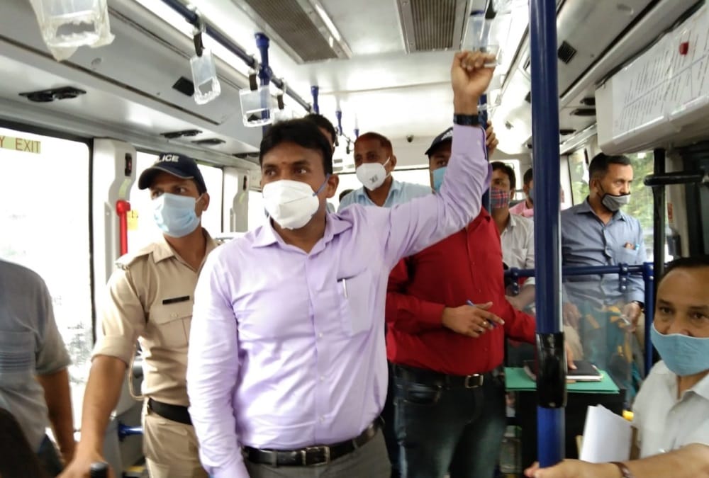 Dehradun News: DM Rajesh Kumar Travelled in Smart city Electric Bus for Inspection Photos