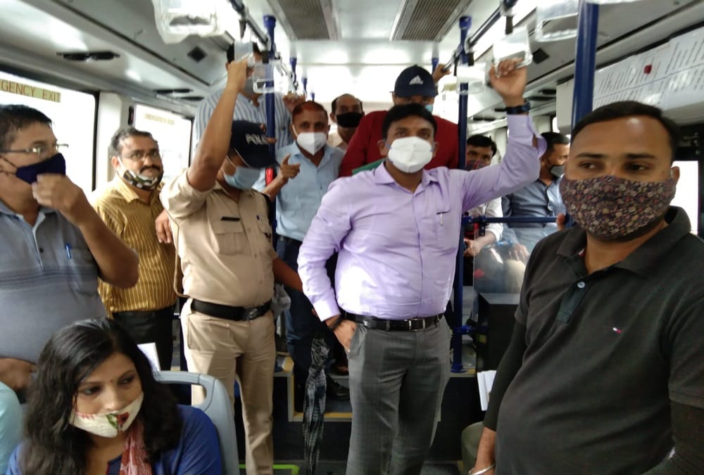 Dehradun News: DM Rajesh Kumar Travelled in Smart city Electric Bus for Inspection Photos