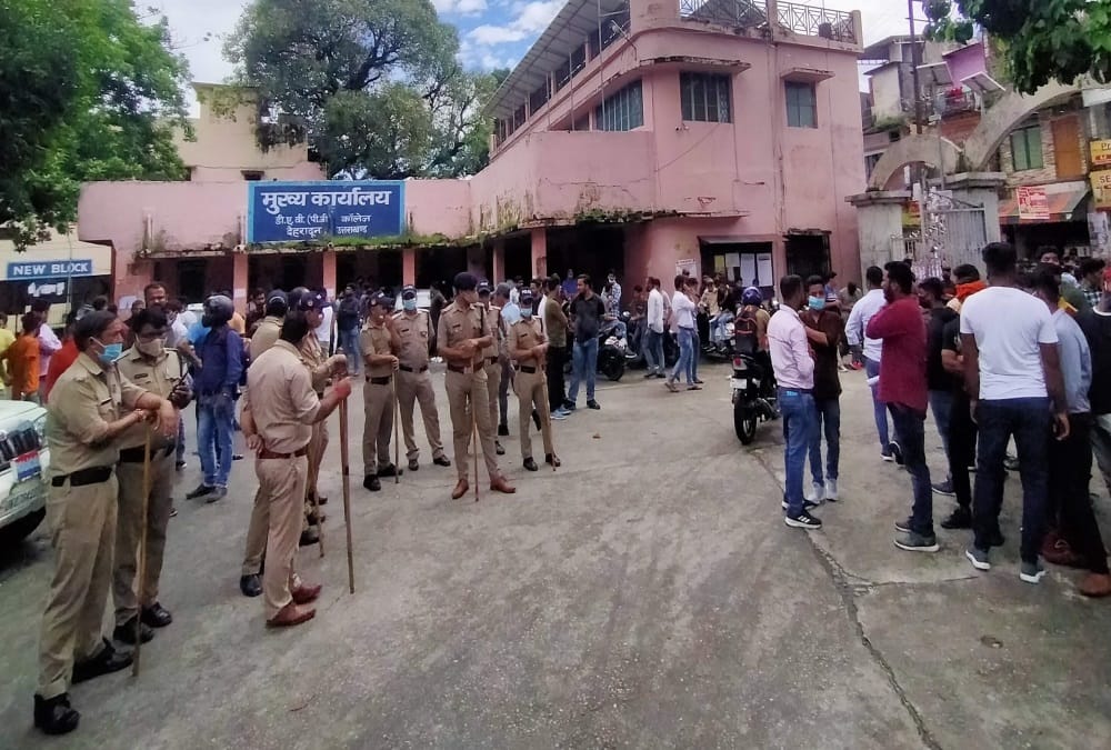 Dehradun DAV College: Controversy between student leader and female professor cross case filed