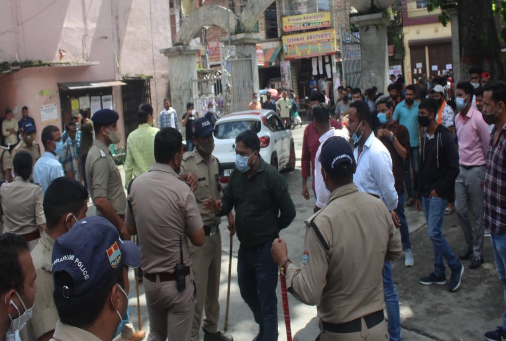 Dehradun News: Abvp and Rebel Group Student fight in DAV PG college photos
