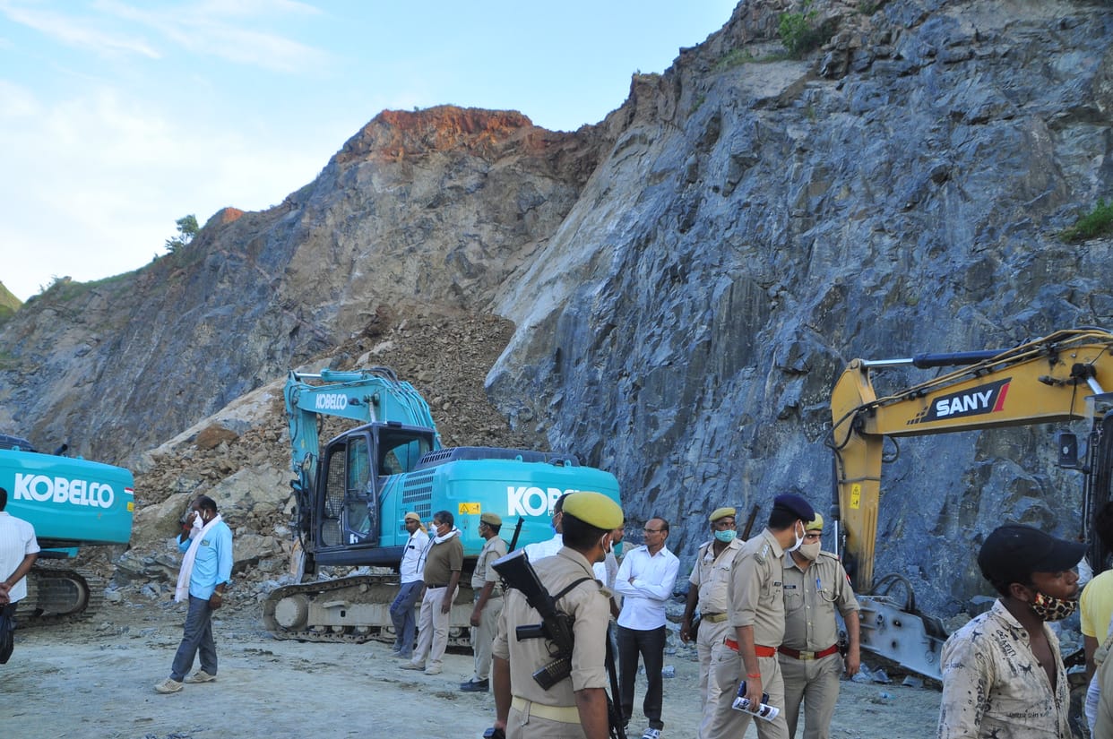 Jhansi: Female workers buried due to rock collapse in the mine, rescue operation also failed