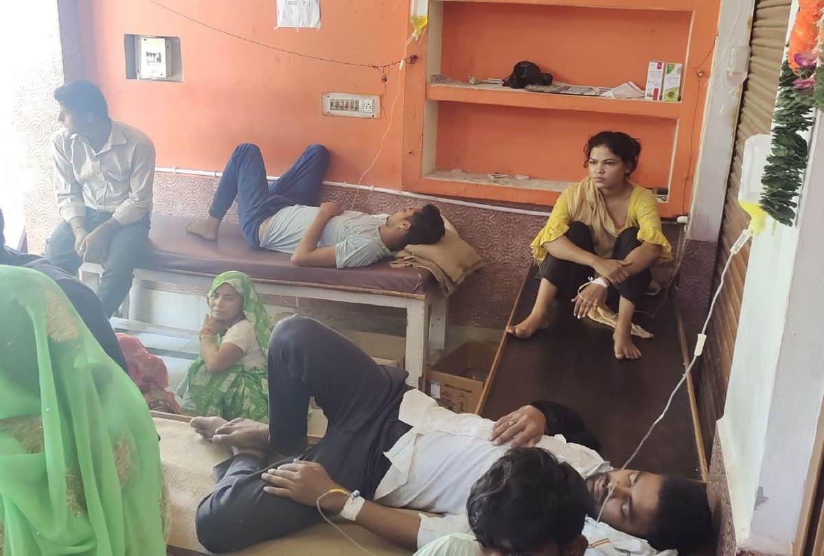 Viral Fever in Firozabad News: Fever Patients In Firozabad Village Live Report