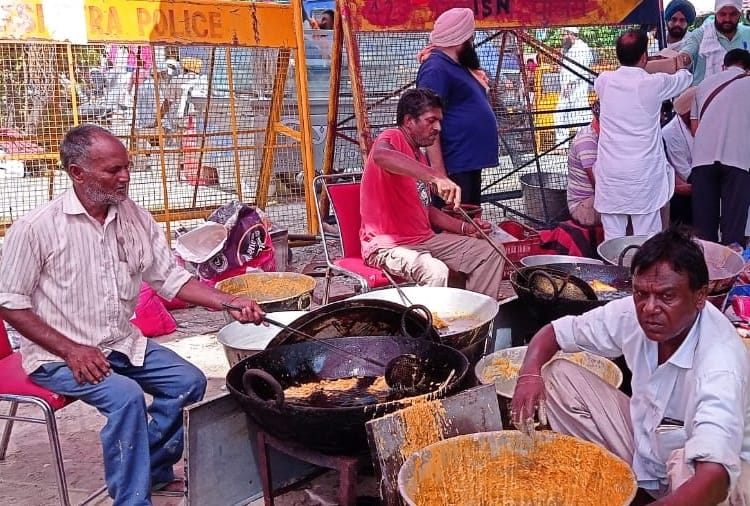Kisan Andolan Haryana: Farmers Put Up Tents For Their Dharna In Karnal