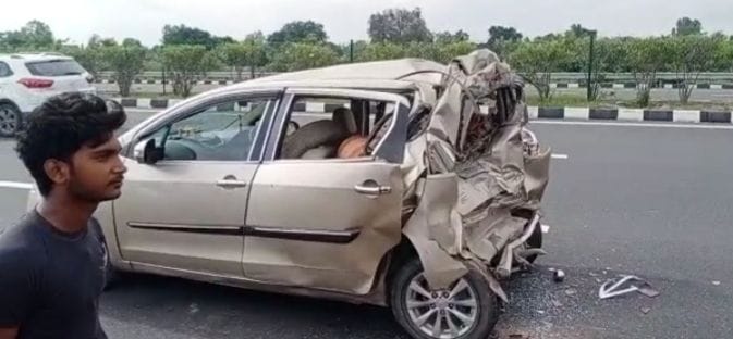 Groom's father dies in accident